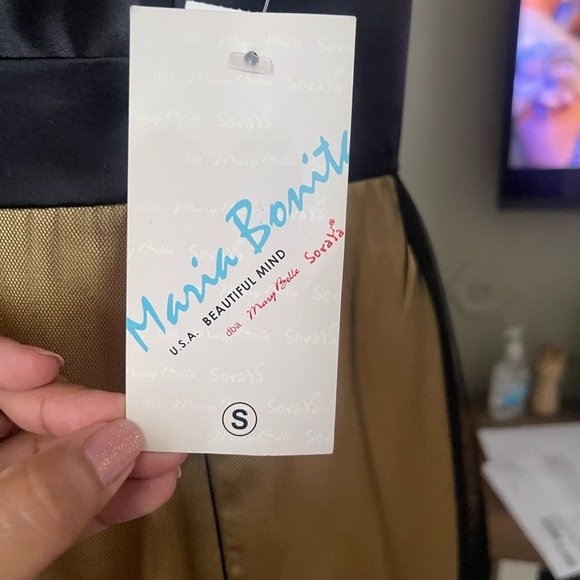 María Bonita ,Elegant Black and Gold Evening Gown - Picture 9 of 9